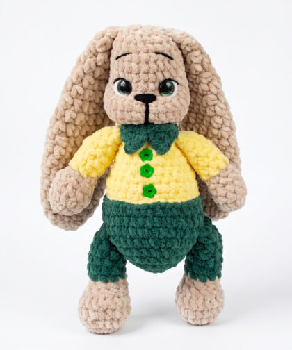 Jucărie Croșetată Iepuraș Băiețel din Fir Pluș – Handmade Amigurumi, 25 cm