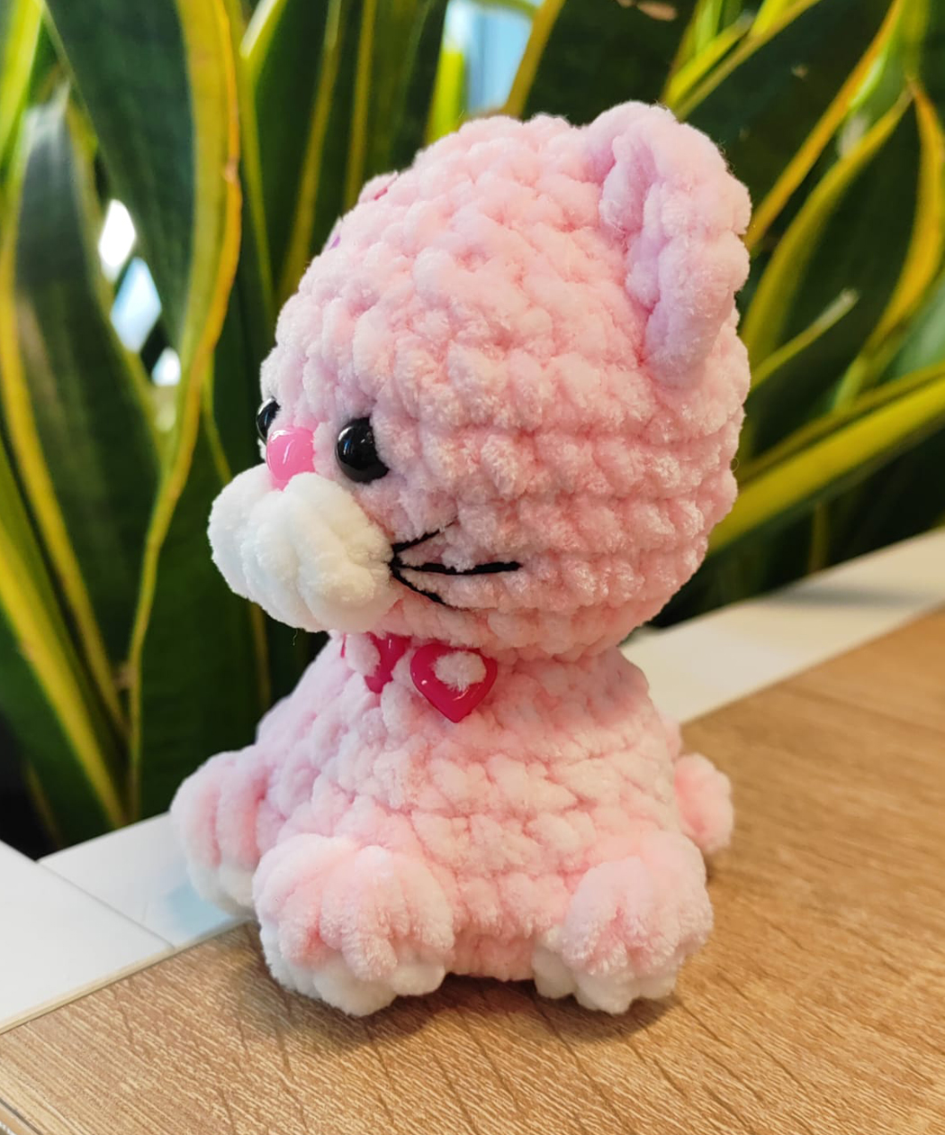 Pisicuță Croșetată Roz din Pluș - Amigurumi