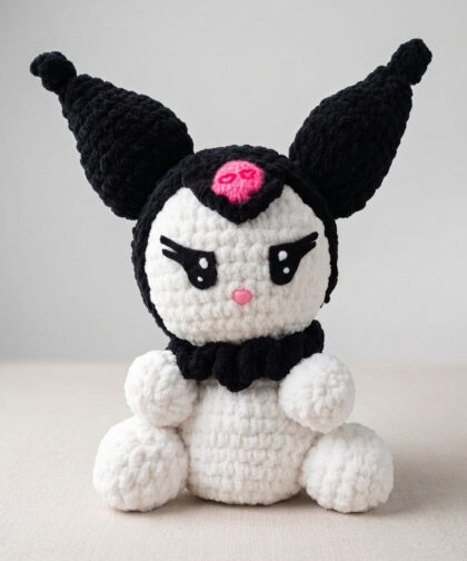 Jucărie Croșetată Kuromi din Pluș | Amigurumi Handmade 35cm